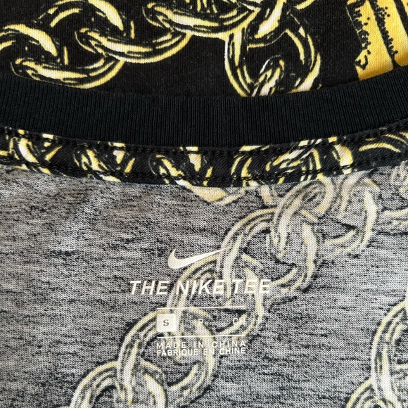 Nike Tee Glam Dunk Gold Chain Print Crop Top | small - Picture 9 of 13